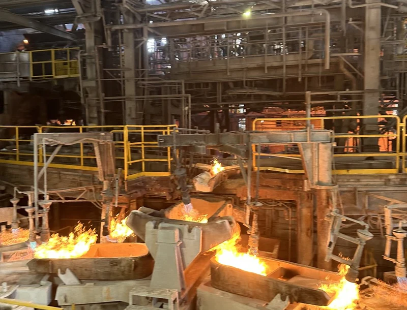 Fundición de cobre con metal fundido, durante un trabajo de MCCO