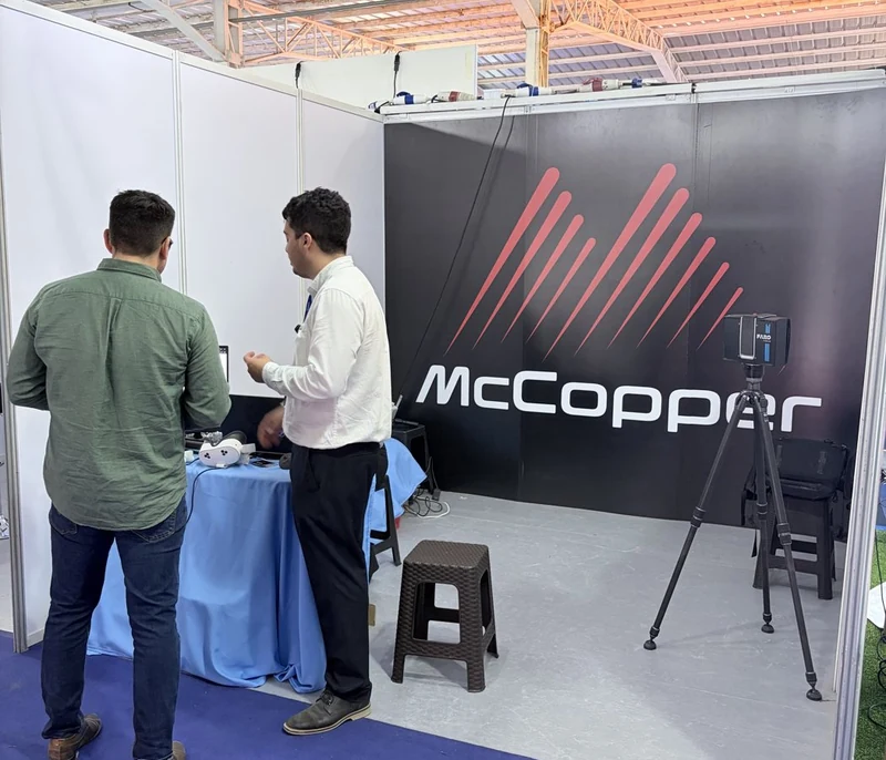 Conversación en el stand de MCCO en Exponor 2026
